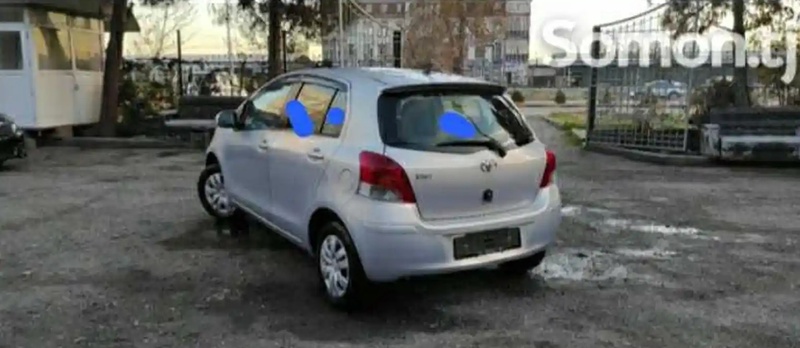 Задние нетонированние стекла для Toyota Vitz 2006-2010